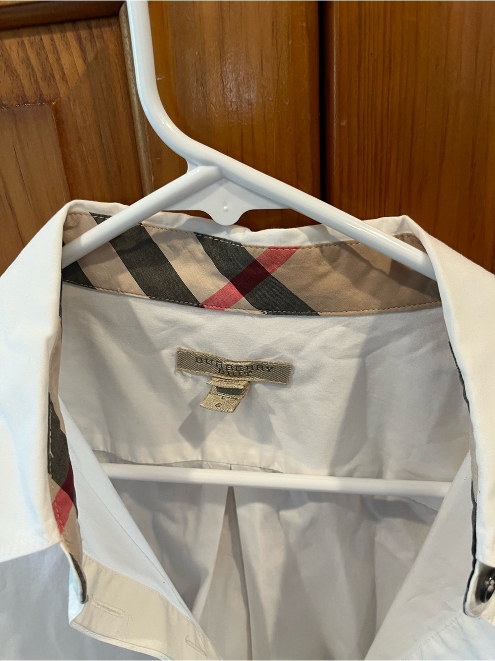 Burberry ladies White Button-Up Jacket with Signature Check Trim